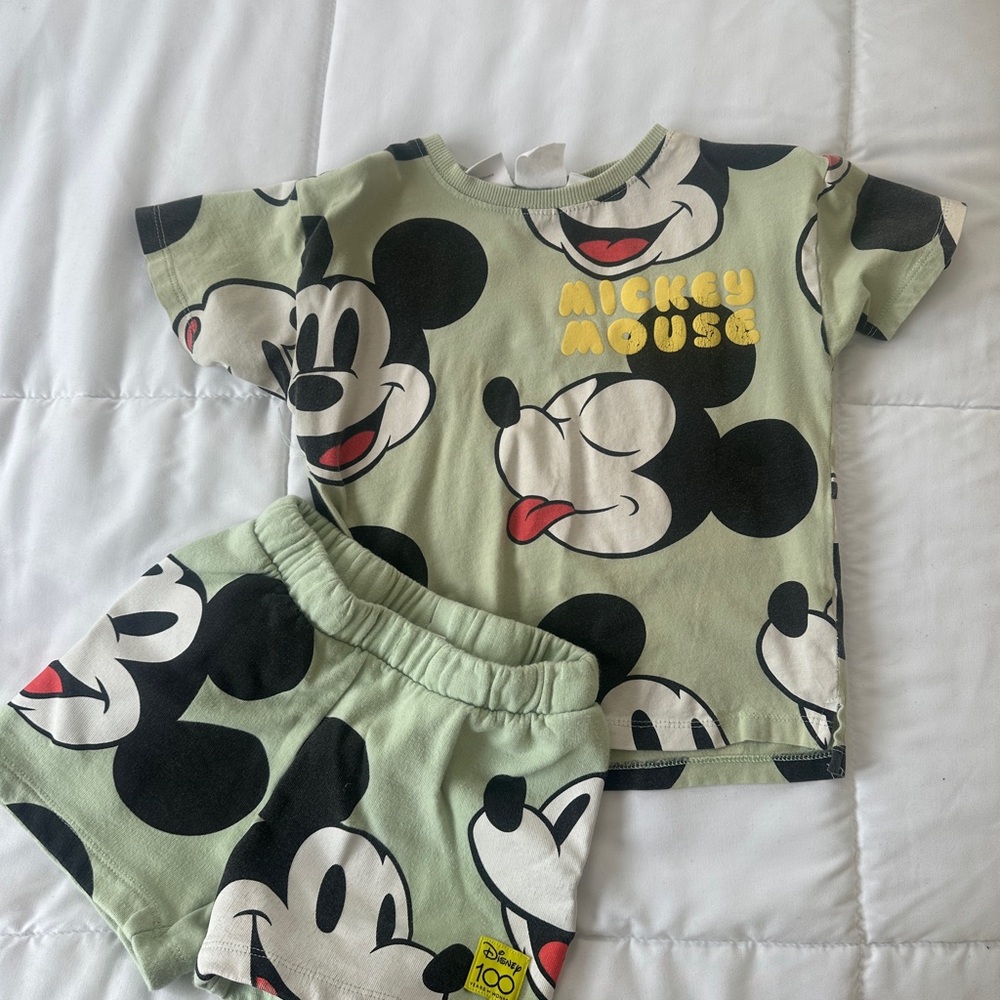 Zara Light Green Graphic T-Shirt